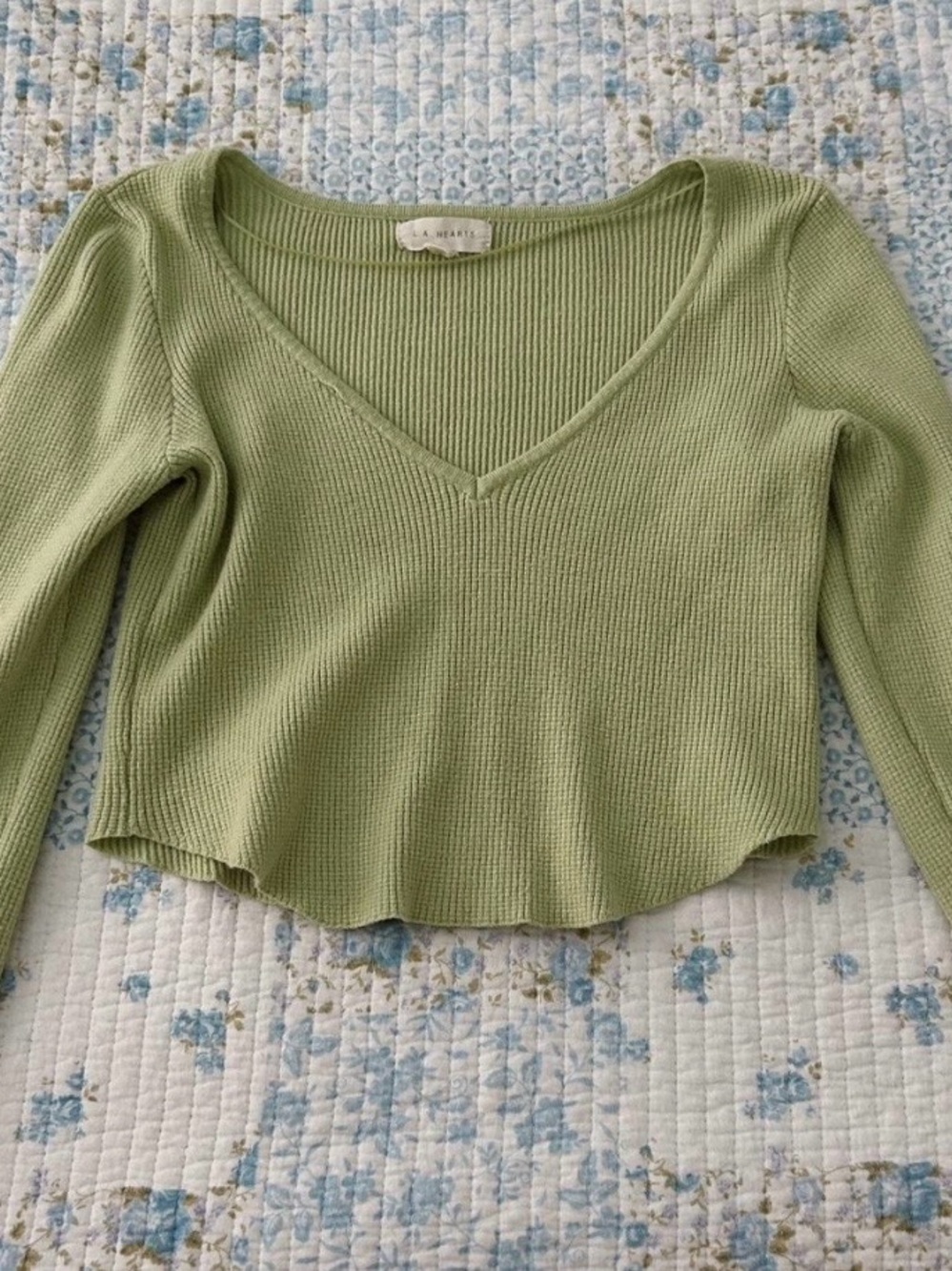 La Hearts Light Green Ribbed V-Neck Long Sleeve Crop Top - Picture 2 of 3